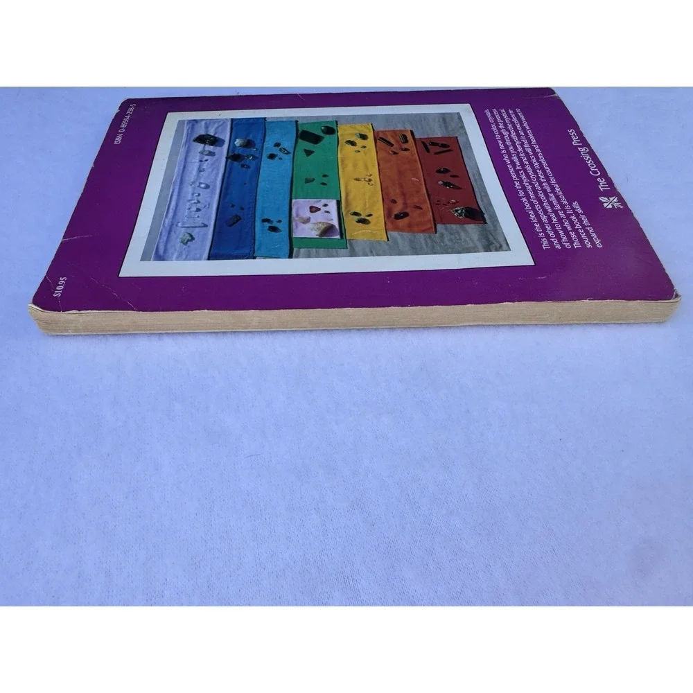 Color and Crystals: A Journey Through‎ the Chakras - paperback Joy Gardner